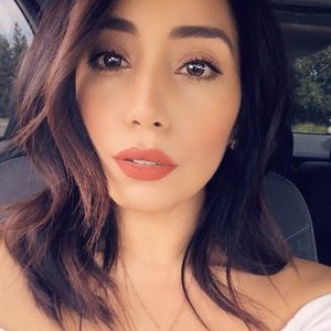 Meet your Posher, Cassandra